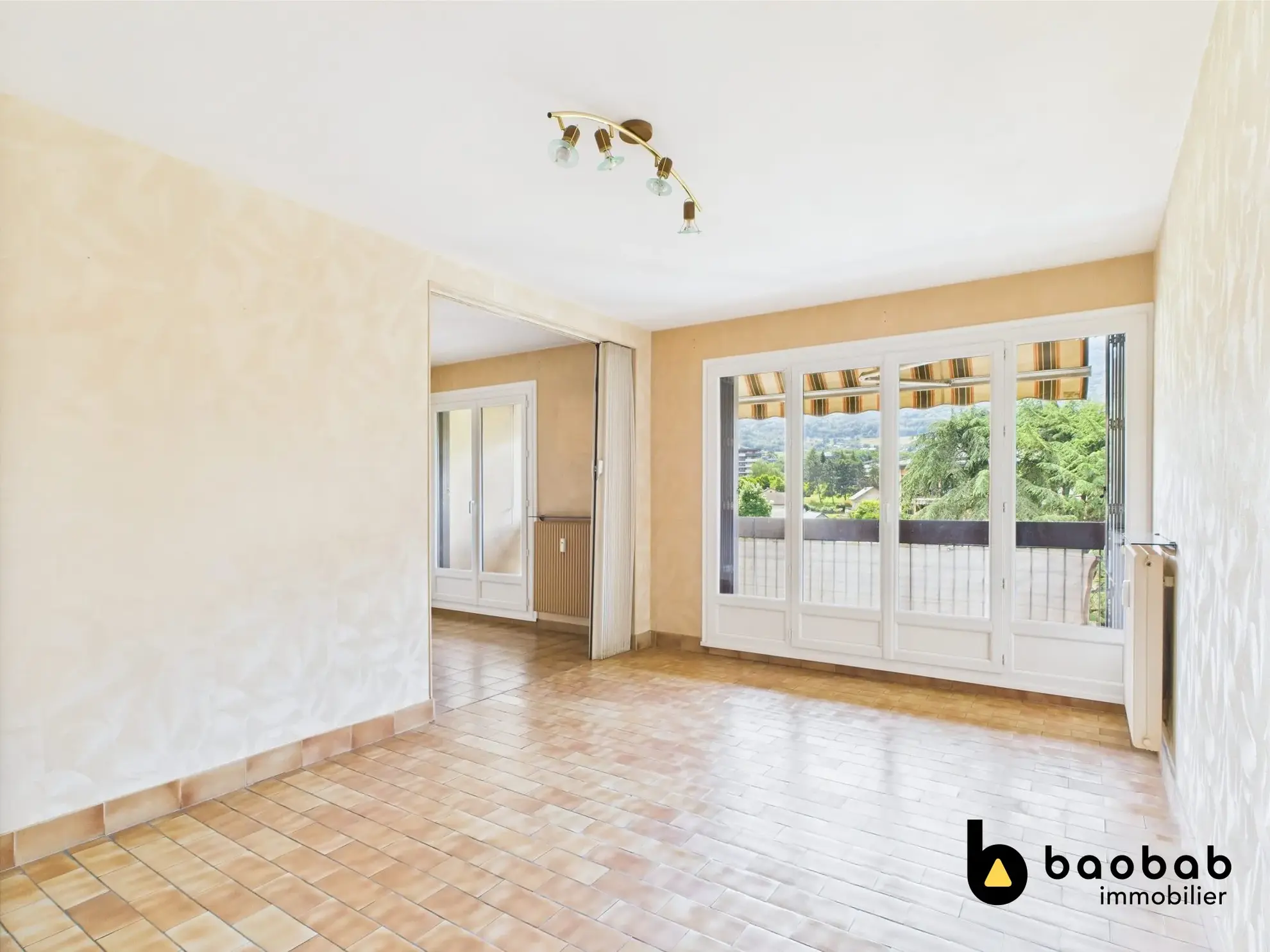 Appartement T3/4 à La Motte-Servolex avec balcon et cave, au centre-ville 