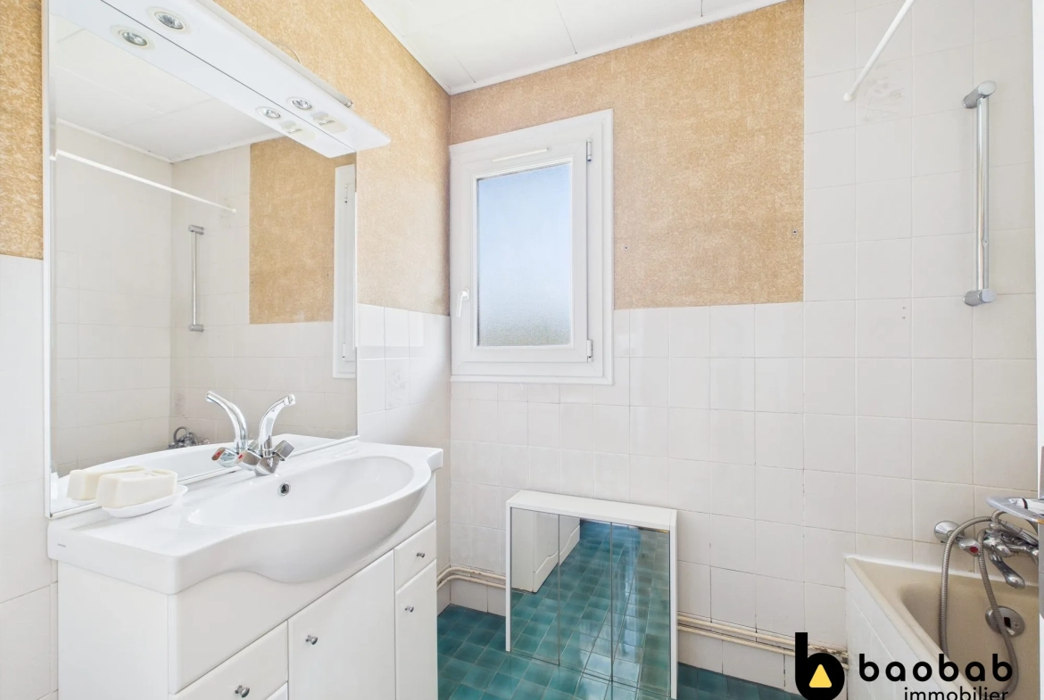 Appartement T3/4 à La Motte-Servolex avec balcon et cave, au centre-ville 