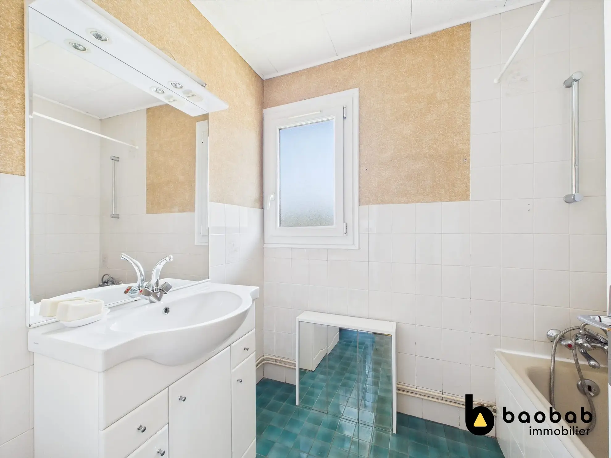 Appartement T3/4 à La Motte-Servolex avec balcon et cave, au centre-ville 