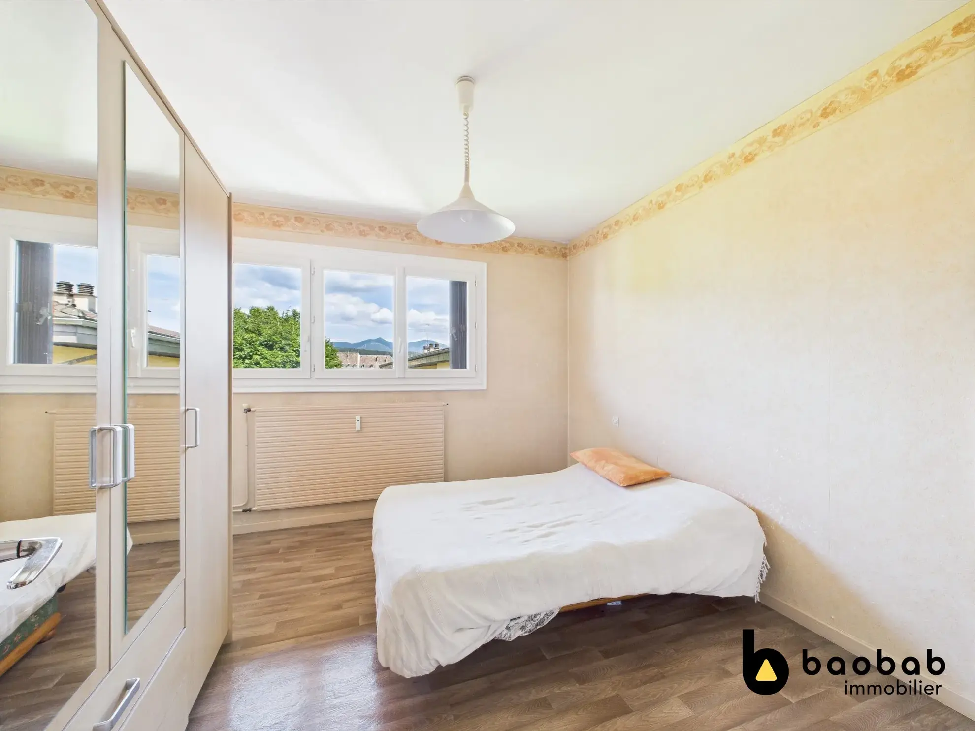 Appartement T3/4 à La Motte-Servolex avec balcon et cave, au centre-ville 