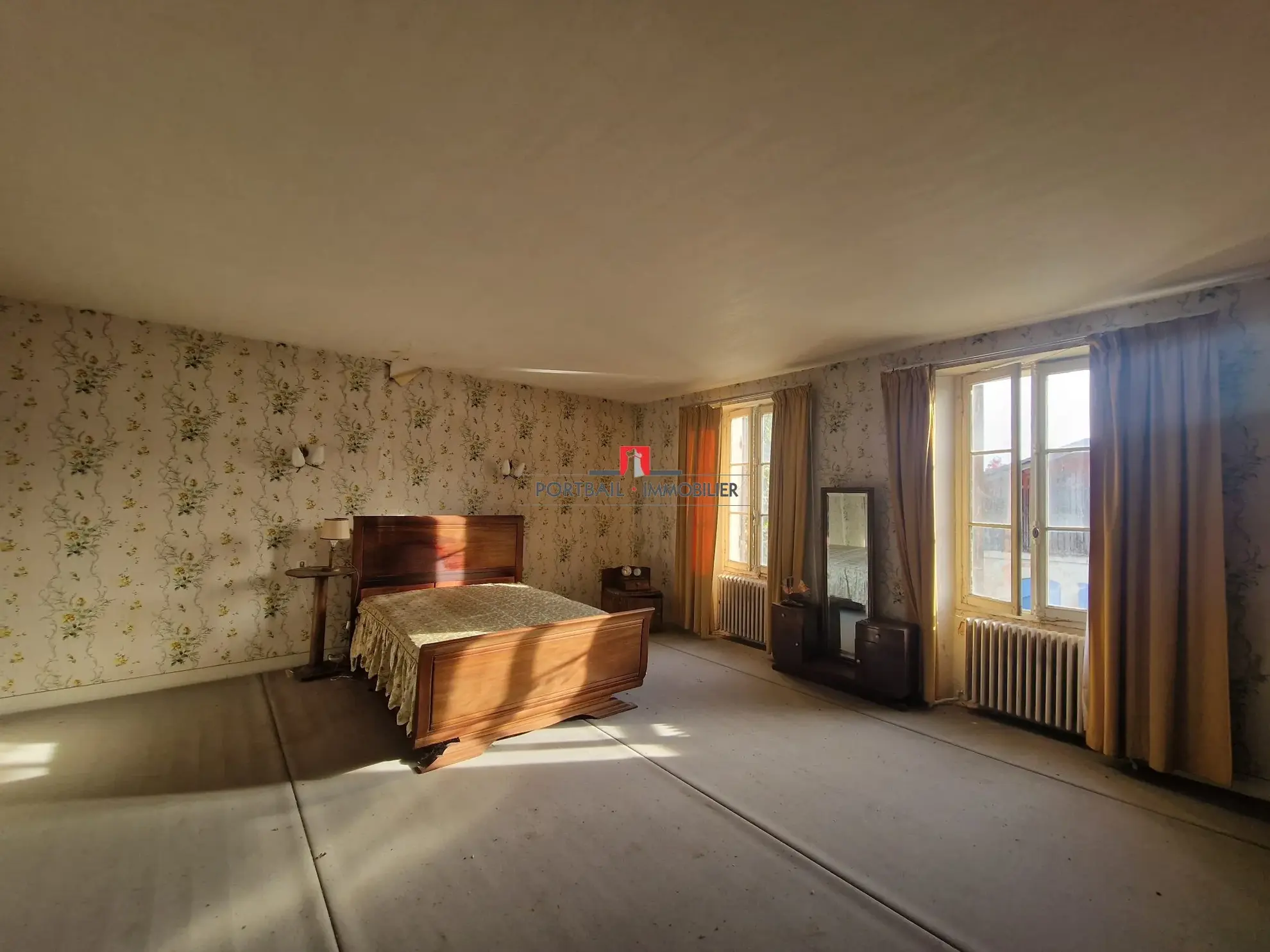 Maison à vendre à Berson avec 6 chambres et grand potentiel de rénovation 