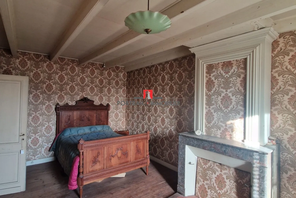 Maison à vendre à Berson avec 6 chambres et grand potentiel de rénovation 