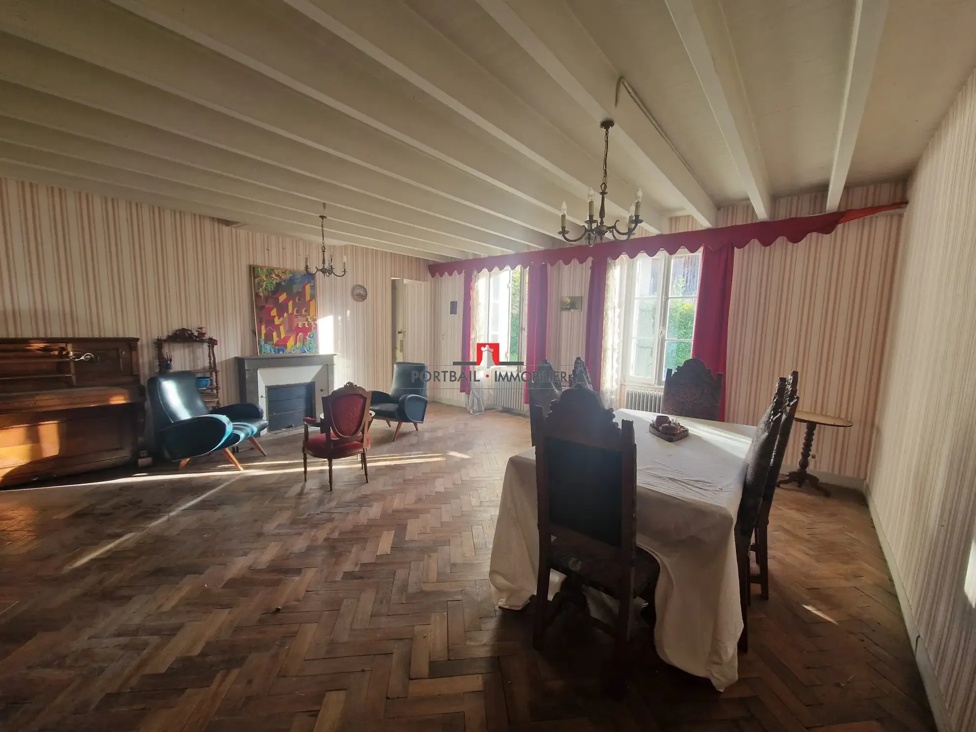 Maison à vendre à Berson avec 6 chambres et grand potentiel de rénovation 