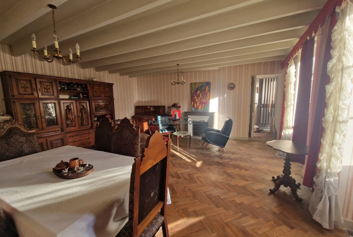 Maison à vendre à Berson avec 6 chambres et grand potentiel de rénovation 
