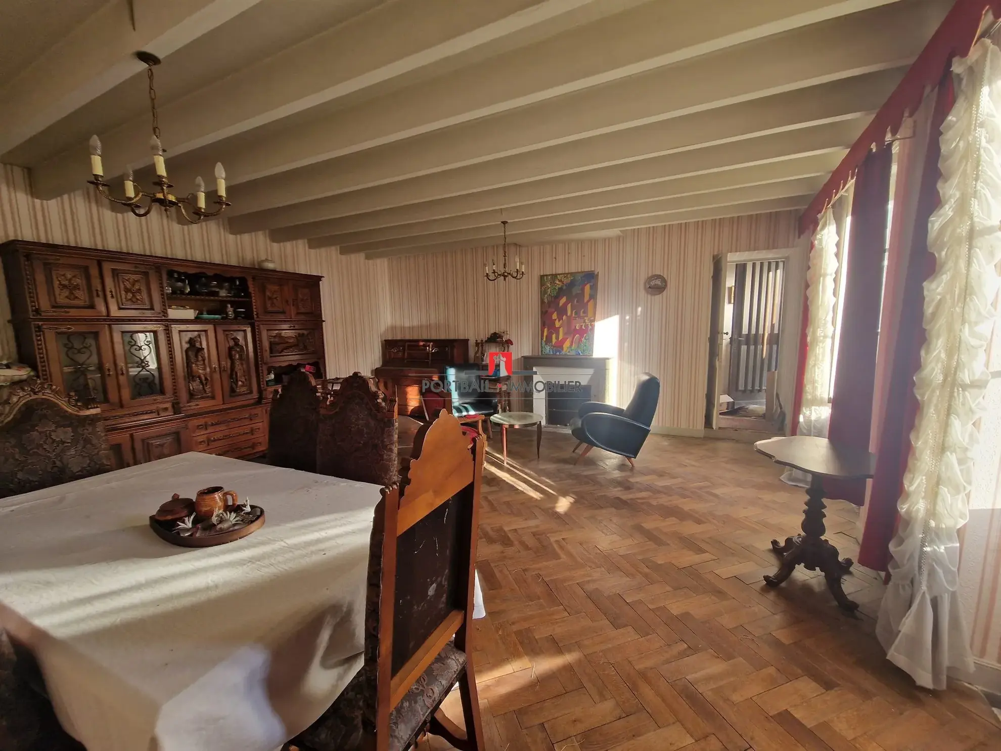 Maison à vendre à Berson avec 6 chambres et grand potentiel de rénovation 