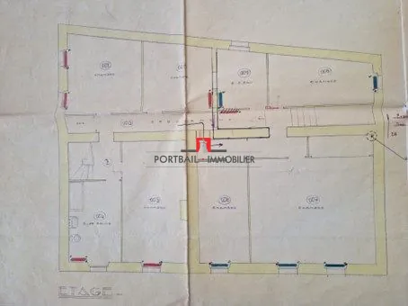 Maison à vendre à Berson avec 6 chambres et grand potentiel de rénovation 