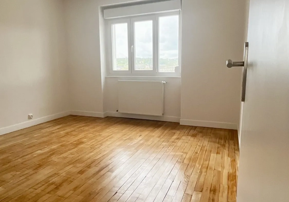Bel appartement rénové de 70 m² à Nancy, proche campus et commodités 