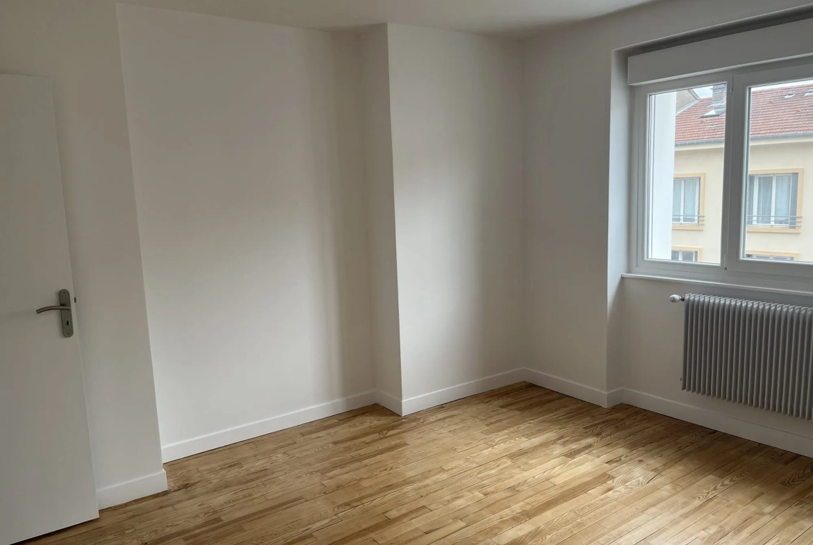 Bel appartement rénové de 70 m² à Nancy, proche campus et commodités 