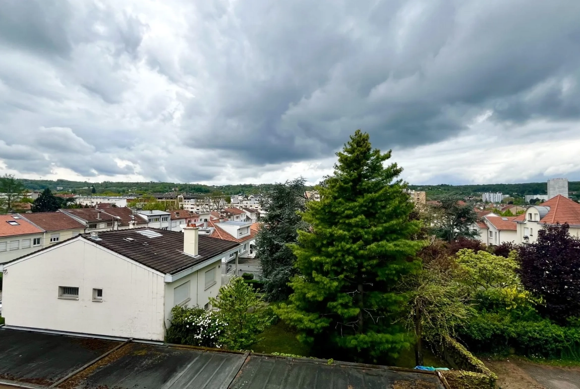 Bel appartement rénové de 70 m² à Nancy, proche campus et commodités 