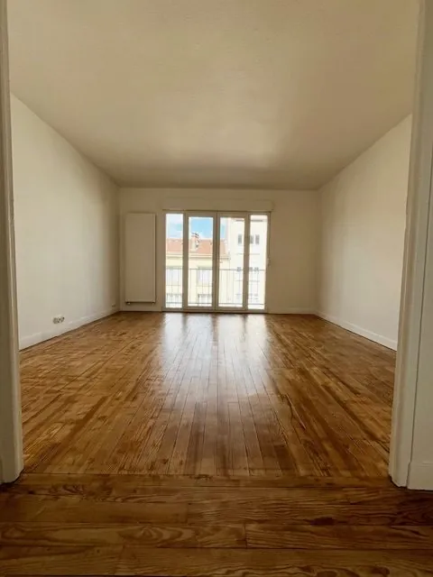 Bel appartement rénové de 70 m² à Nancy, proche campus et commodités 