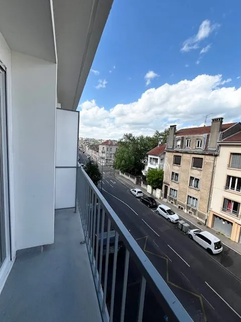 Bel appartement rénové de 70 m² à Nancy, proche campus et commodités 