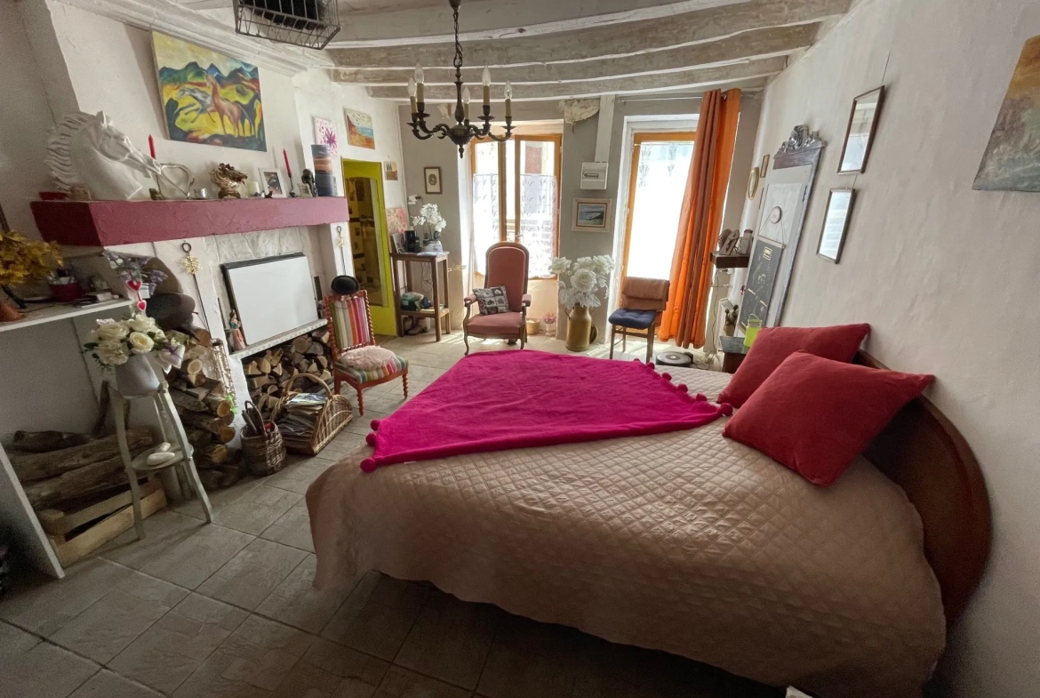 Maison de village à vendre à La Pellerine - 133 m² avec jardin et garage 