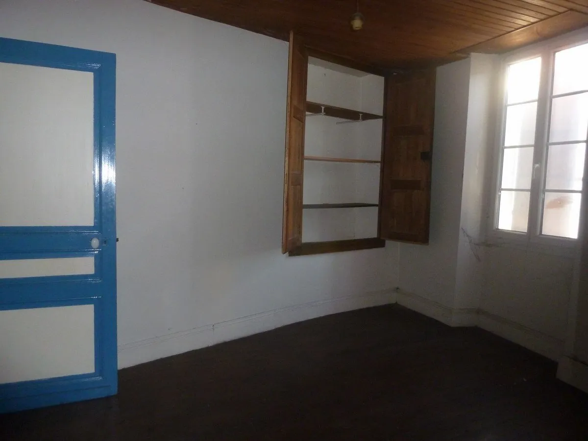 Maison de village en pierre rénovée à Puy-l'Évêque - 2 chambres, charme et autonomie 