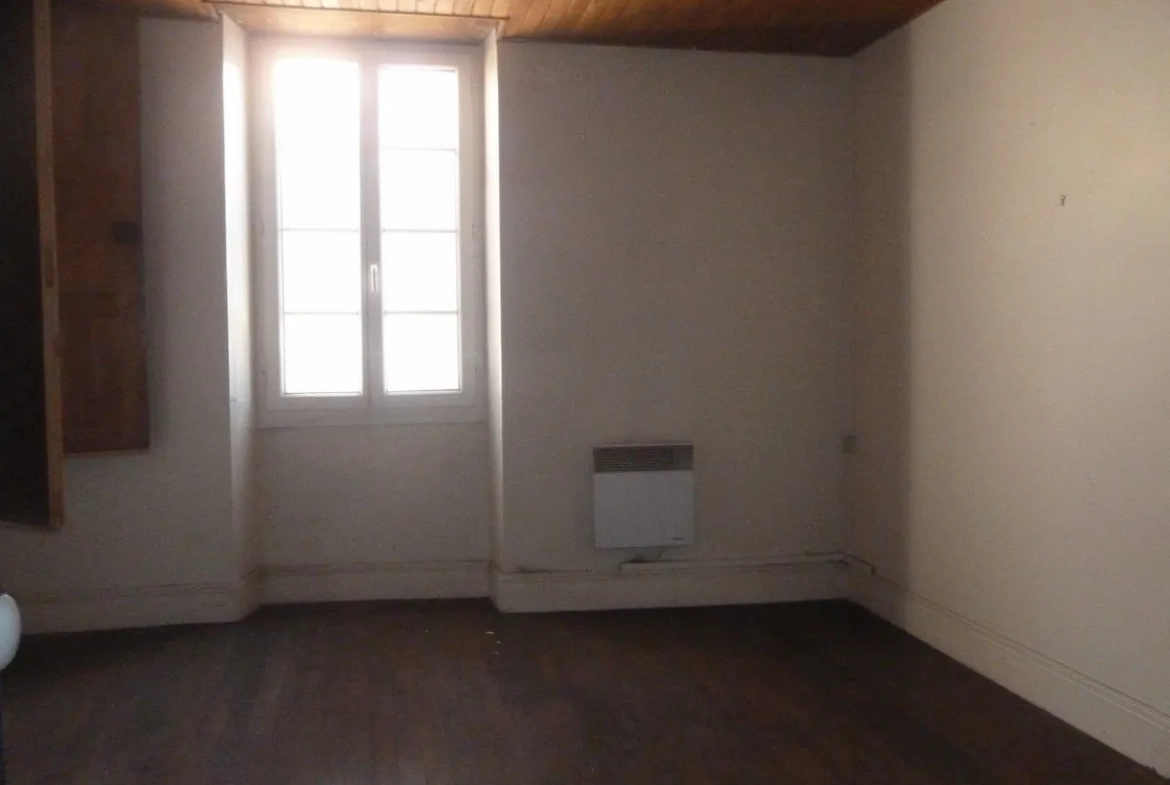 Maison de village en pierre rénovée à Puy-l'Évêque - 2 chambres, charme et autonomie 