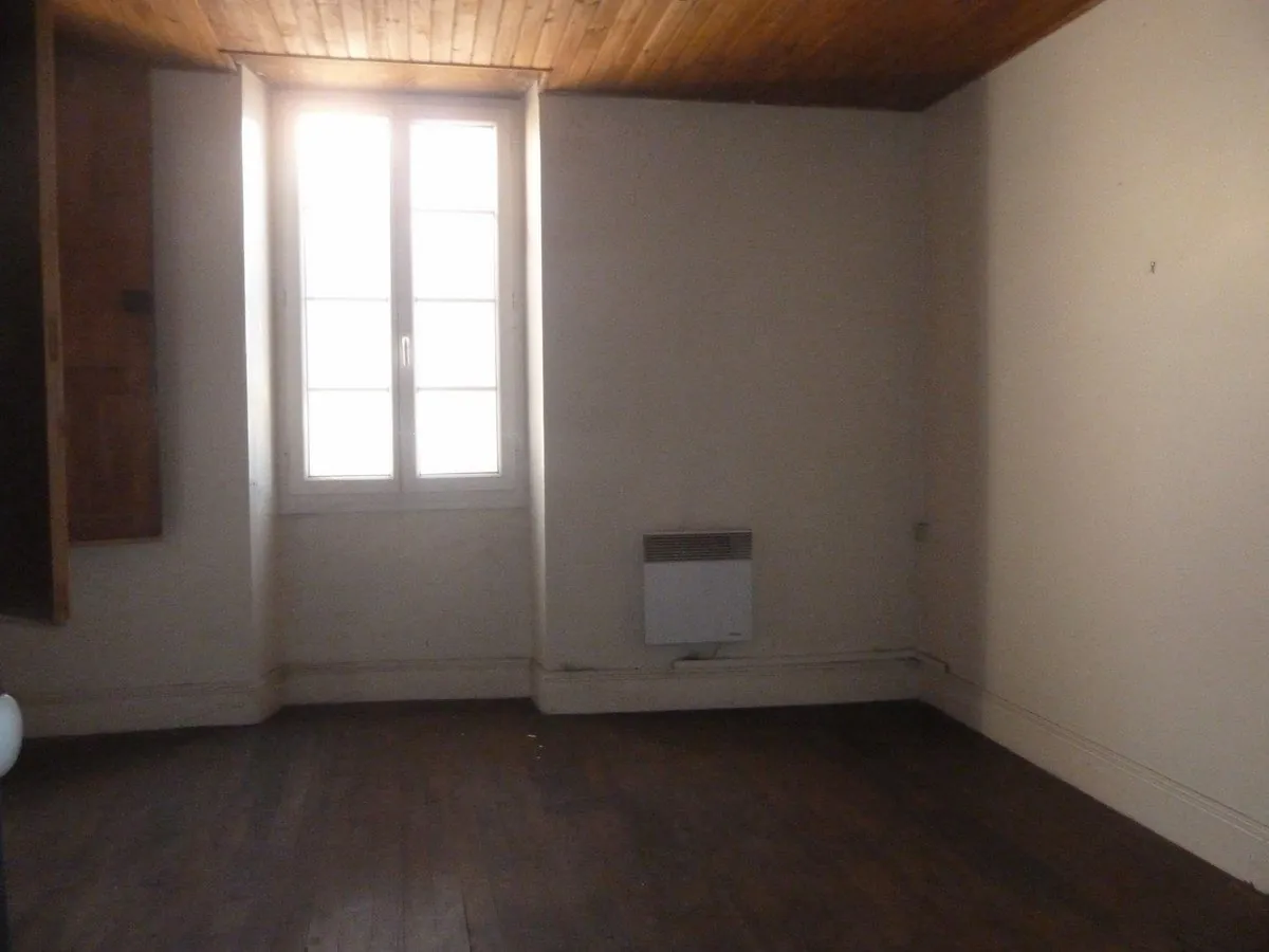 Maison de village en pierre rénovée à Puy-l'Évêque - 2 chambres, charme et autonomie 