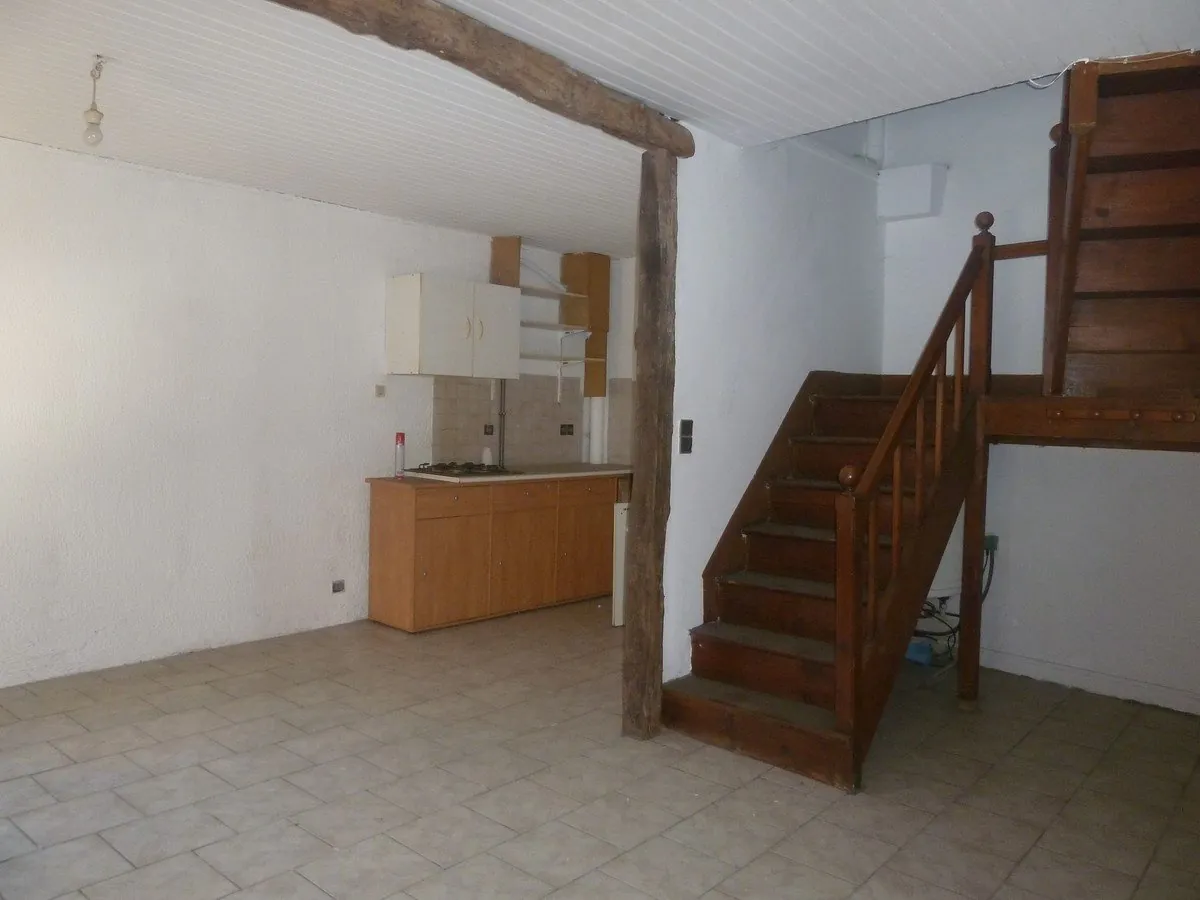 Maison de village en pierre rénovée à Puy-l'Évêque - 2 chambres, charme et autonomie 