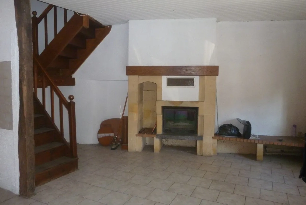Maison de village en pierre rénovée à Puy-l'Évêque - 2 chambres, charme et autonomie 