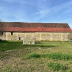 Grande grange de 303 m² avec terrain constructible à Ully St Georges