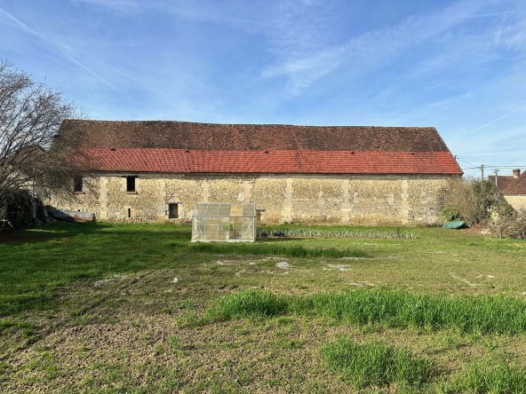 Grande grange de 303 m² avec terrain constructible à Ully St Georges