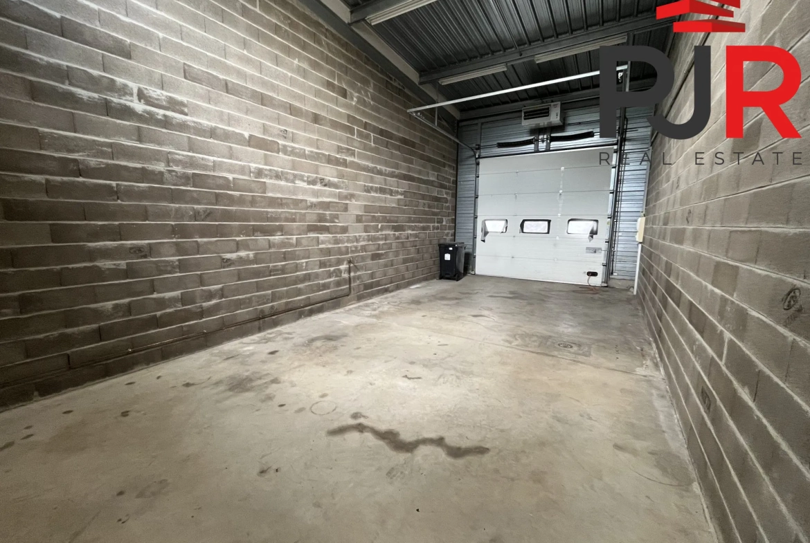 À vendre un local d'activités de 95 m² à Neuves-Maisons, idéal pour artisans et PME 