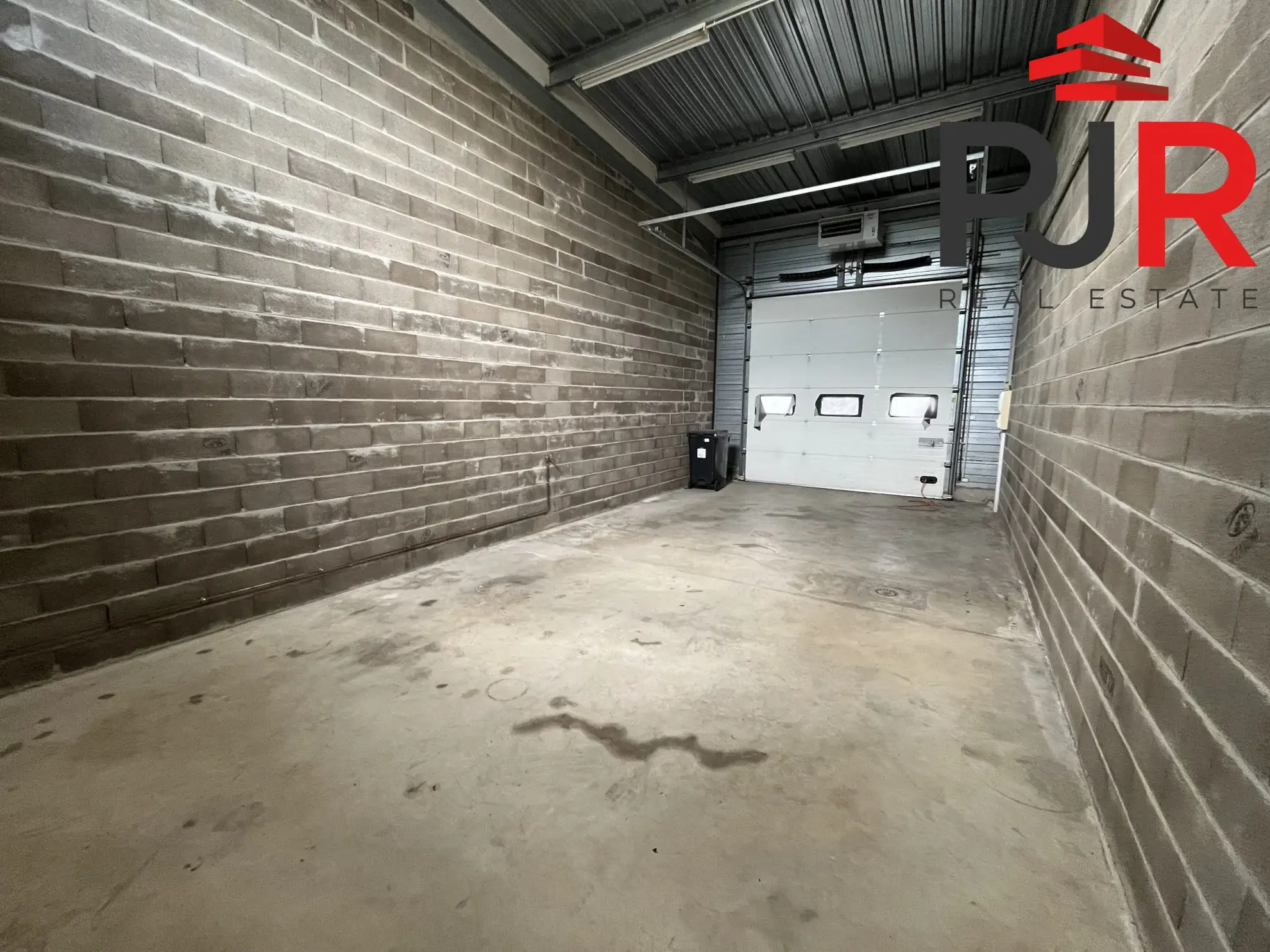 À vendre un local d'activités de 95 m² à Neuves-Maisons, idéal pour artisans et PME 
