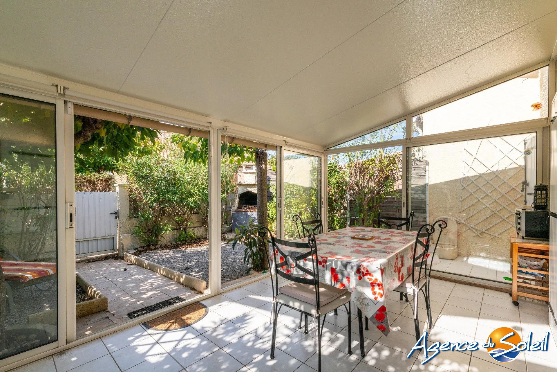 Pavillon T2 avec mezzanine, piscine et jardin à Saint-Pierre-la-Mer 