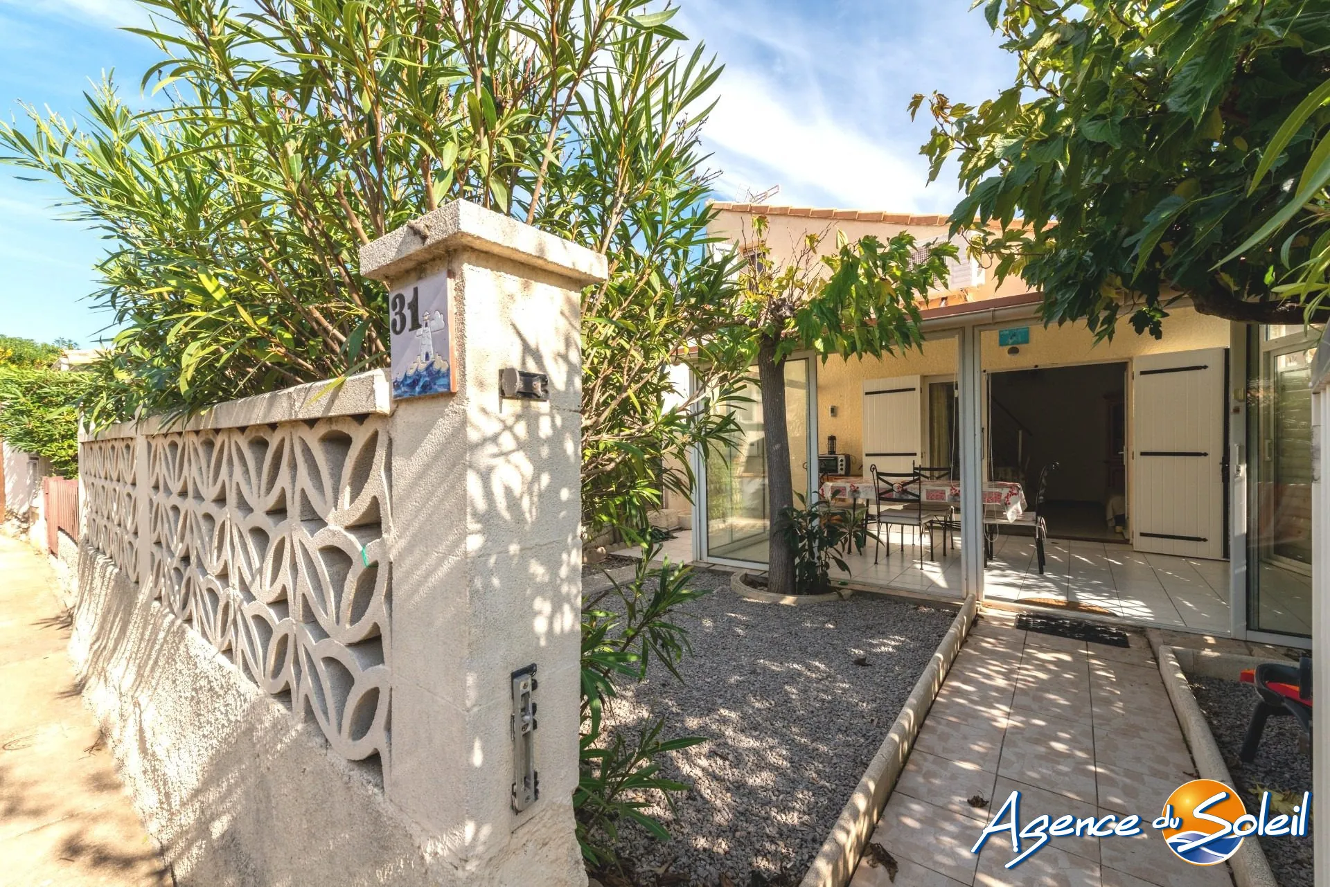 Pavillon T2 avec mezzanine, piscine et jardin à Saint-Pierre-la-Mer 