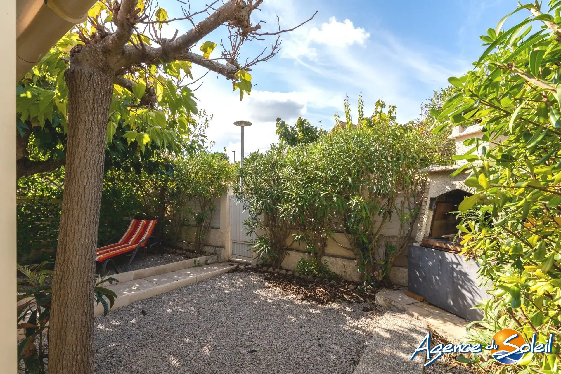 Pavillon T2 avec mezzanine, piscine et jardin à Saint-Pierre-la-Mer 