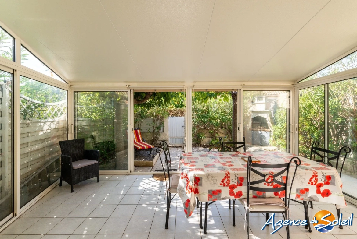 Pavillon T2 avec mezzanine, piscine et jardin à Saint-Pierre-la-Mer 