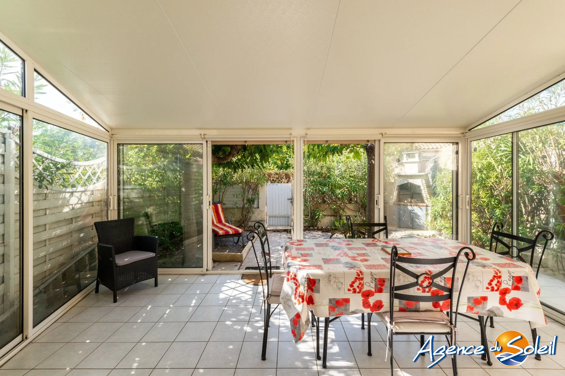 Pavillon T2 avec mezzanine, piscine et jardin à Saint-Pierre-la-Mer 