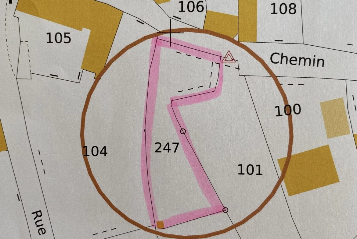 Terrain constructible de 370 m² à Binic, proche des plages et du port 