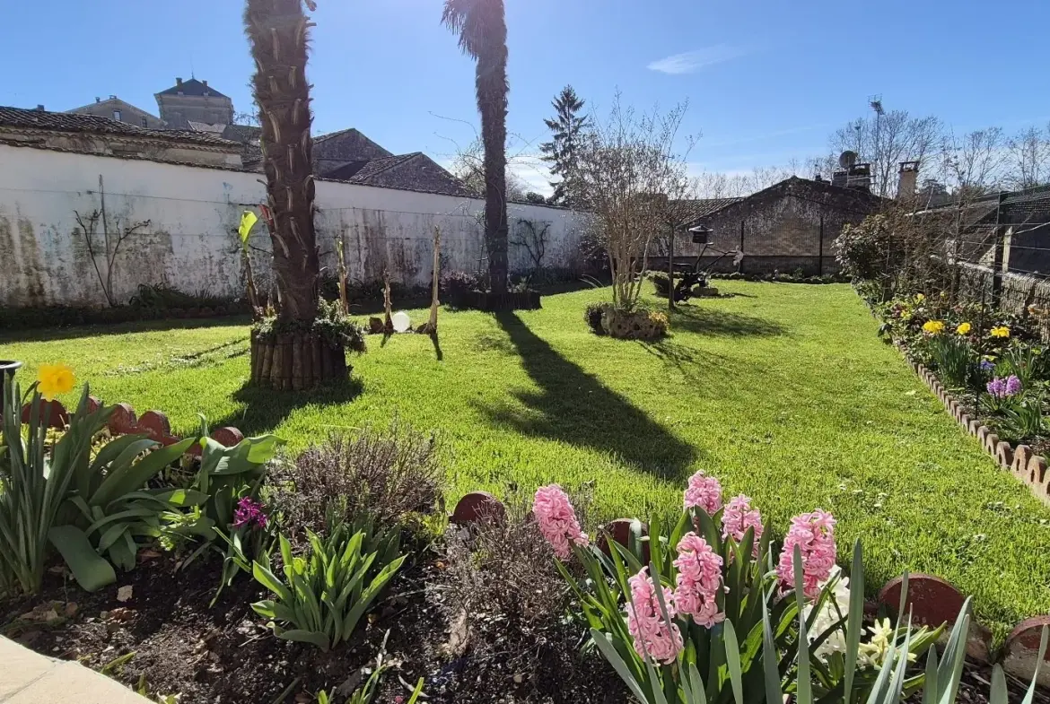 Magnifique maison de caractère avec jardin à Mézin proche Nérac (47) 