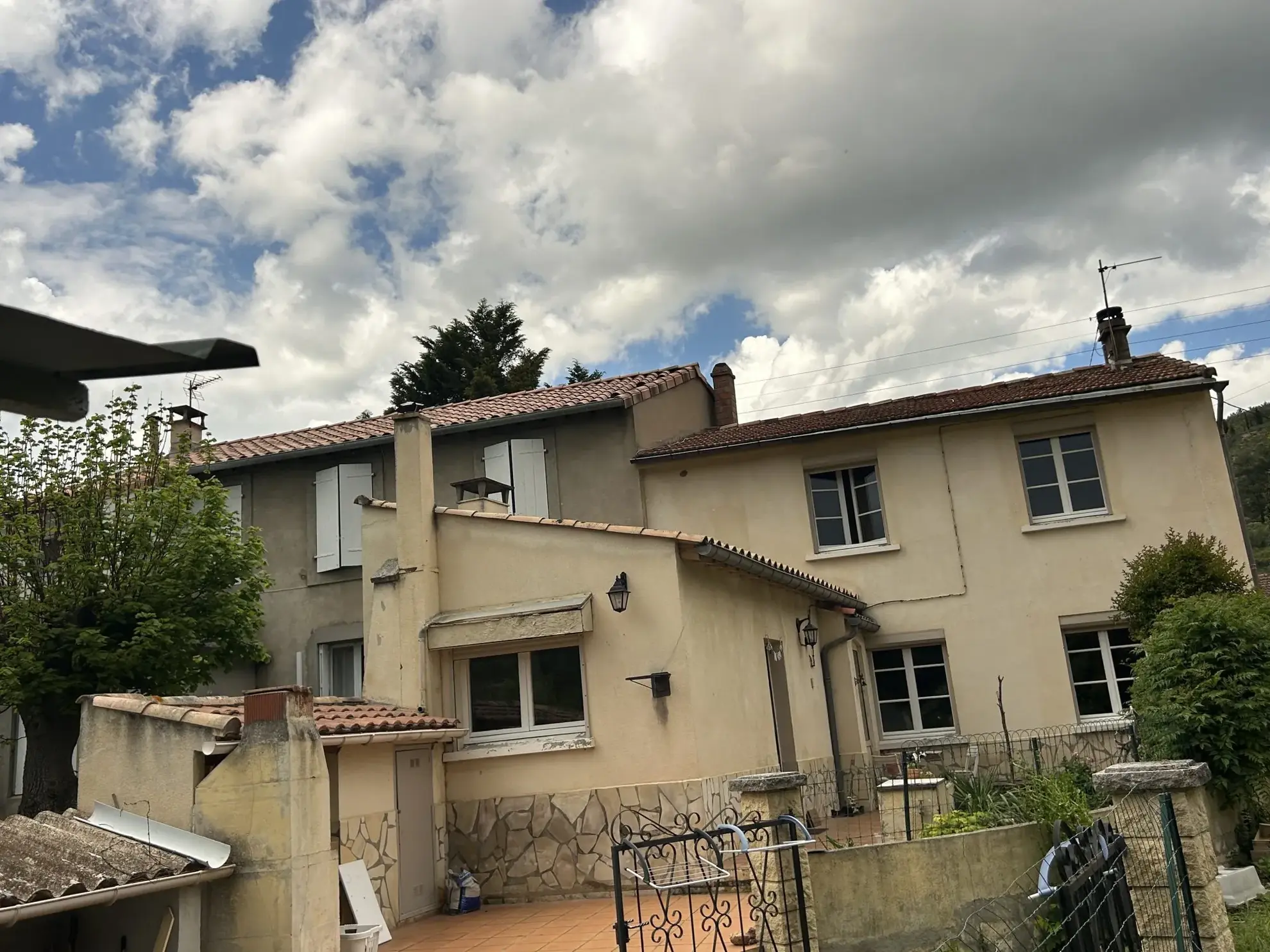 Maison à vendre à Esperaza avec jardin et dépendance 