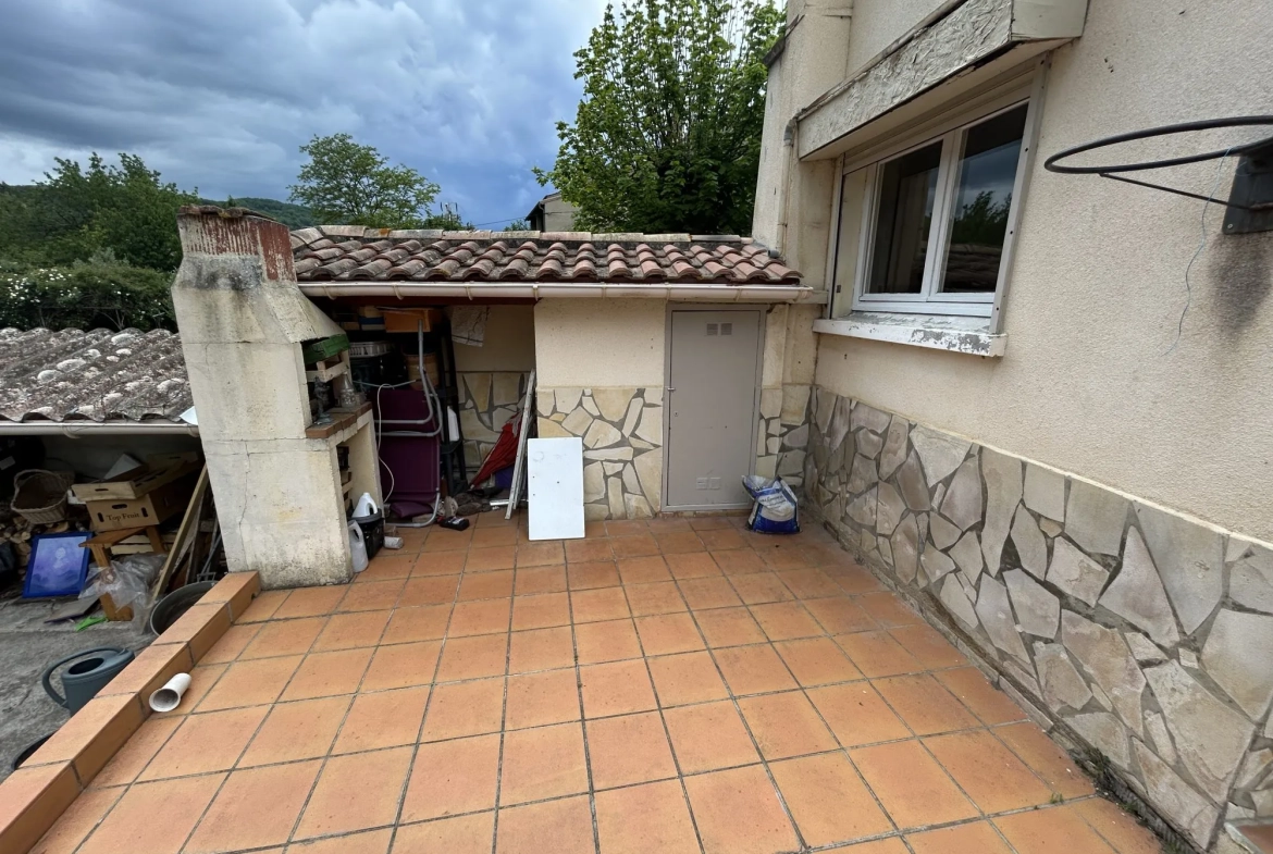 Maison à vendre à Esperaza avec jardin et dépendance 
