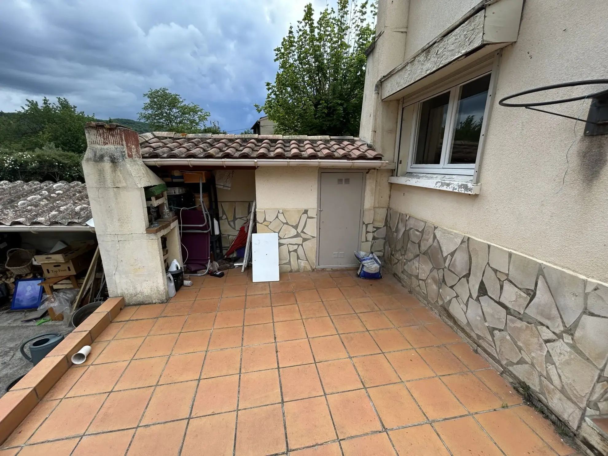 Maison à vendre à Esperaza avec jardin et dépendance 