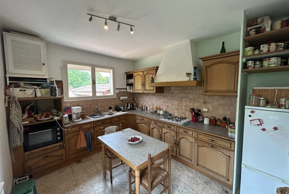 Maison à vendre à Esperaza avec jardin et dépendance 