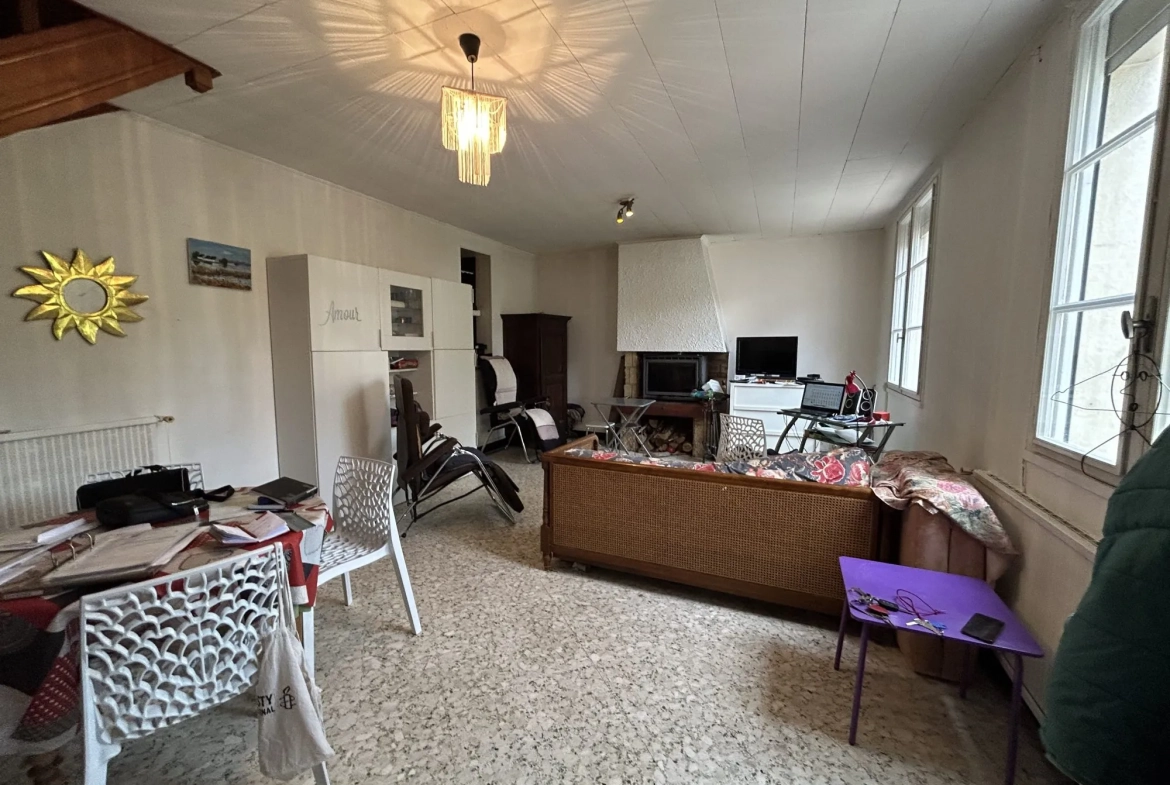 Maison à vendre à Esperaza avec jardin et dépendance 