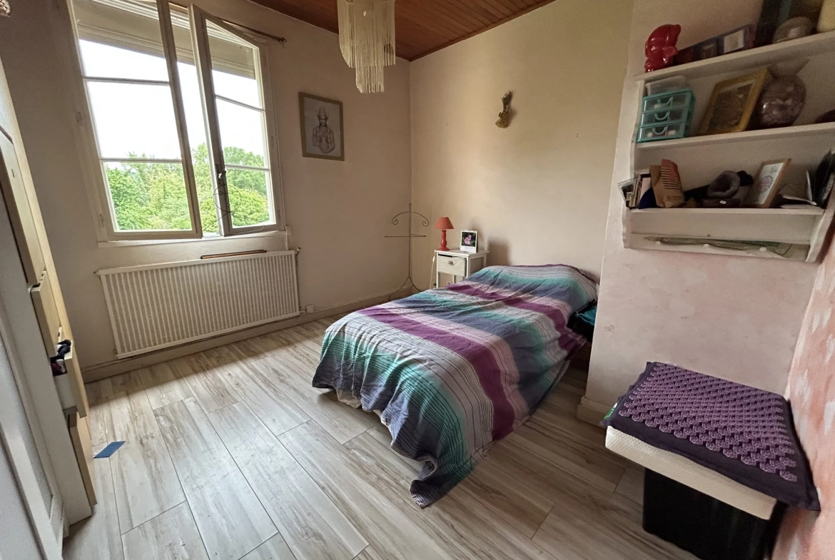 Maison à vendre à Esperaza avec jardin et dépendance 
