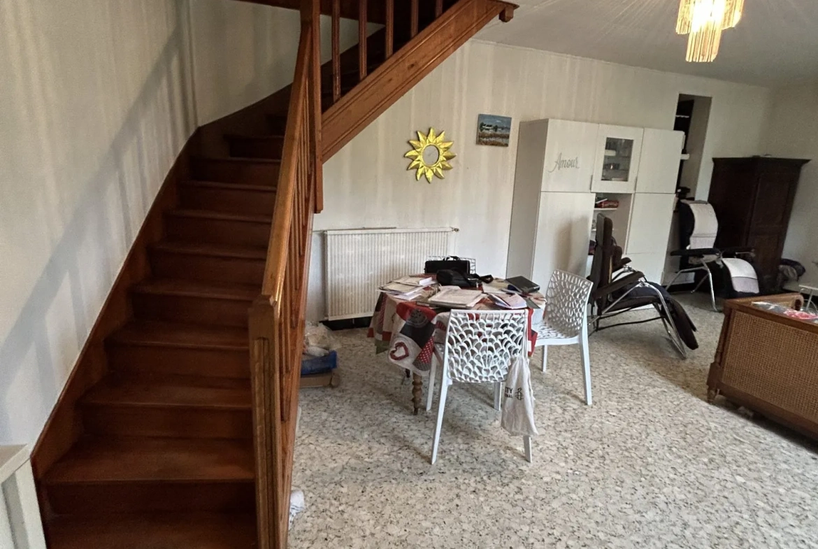 Maison à vendre à Esperaza avec jardin et dépendance 