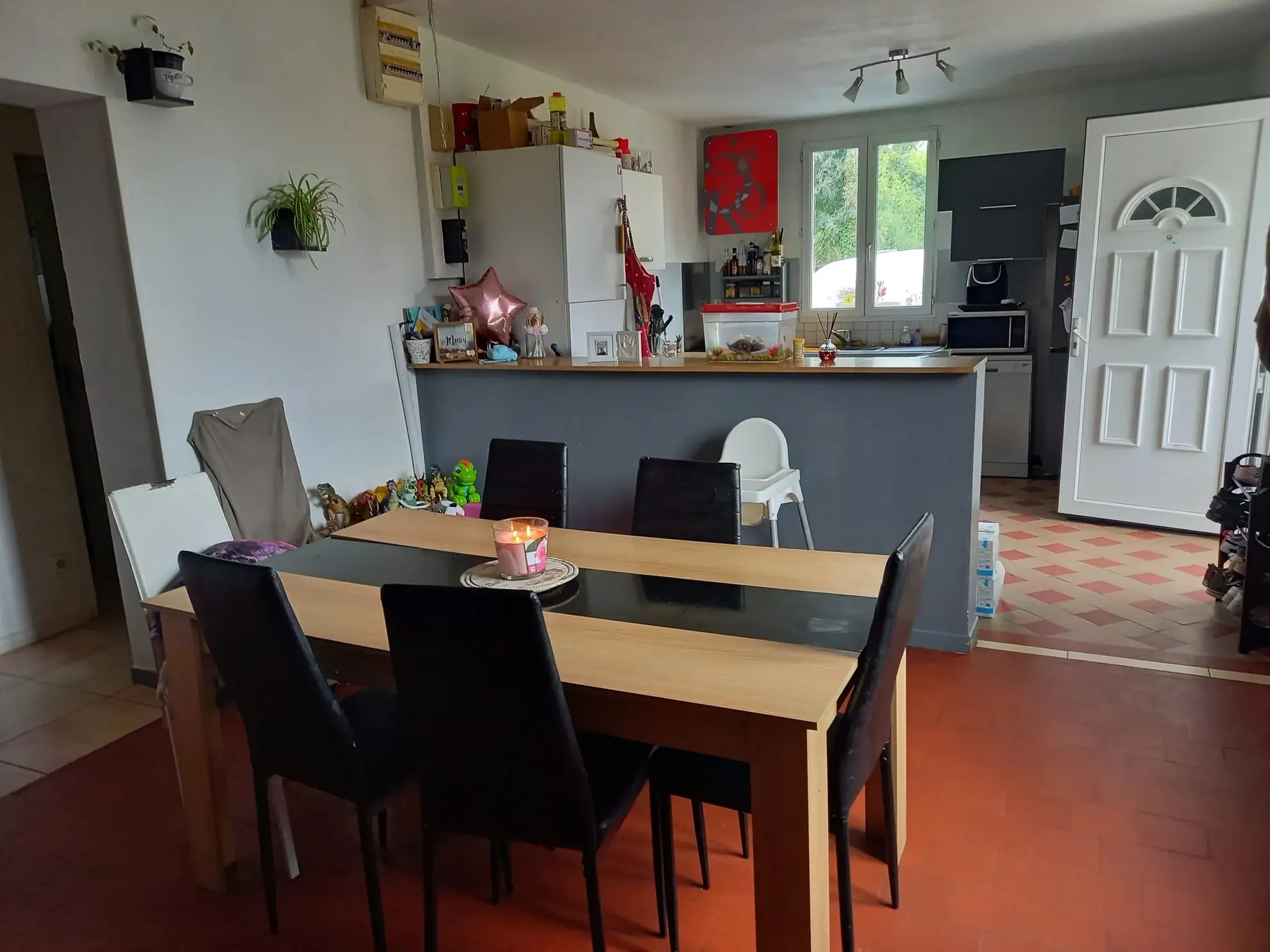 Maison à Poses pour investisseurs avec location en place, dépendance et terrain clos 