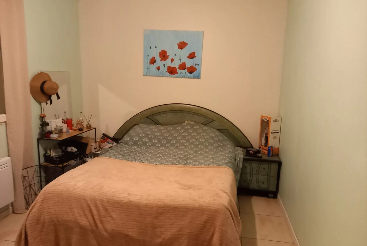 Maison à Poses pour investisseurs avec location en place, dépendance et terrain clos 