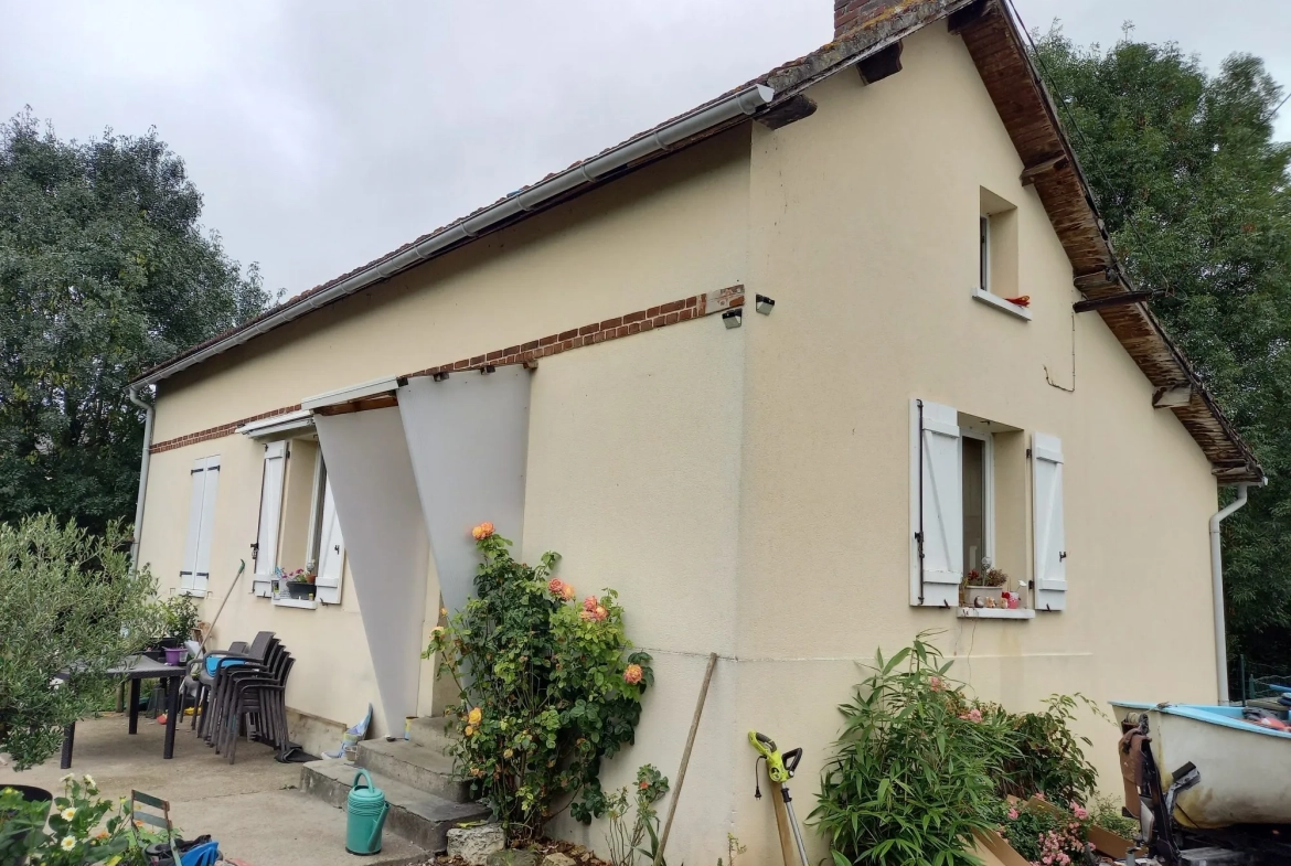 Maison à Poses pour investisseurs avec location en place, dépendance et terrain clos 