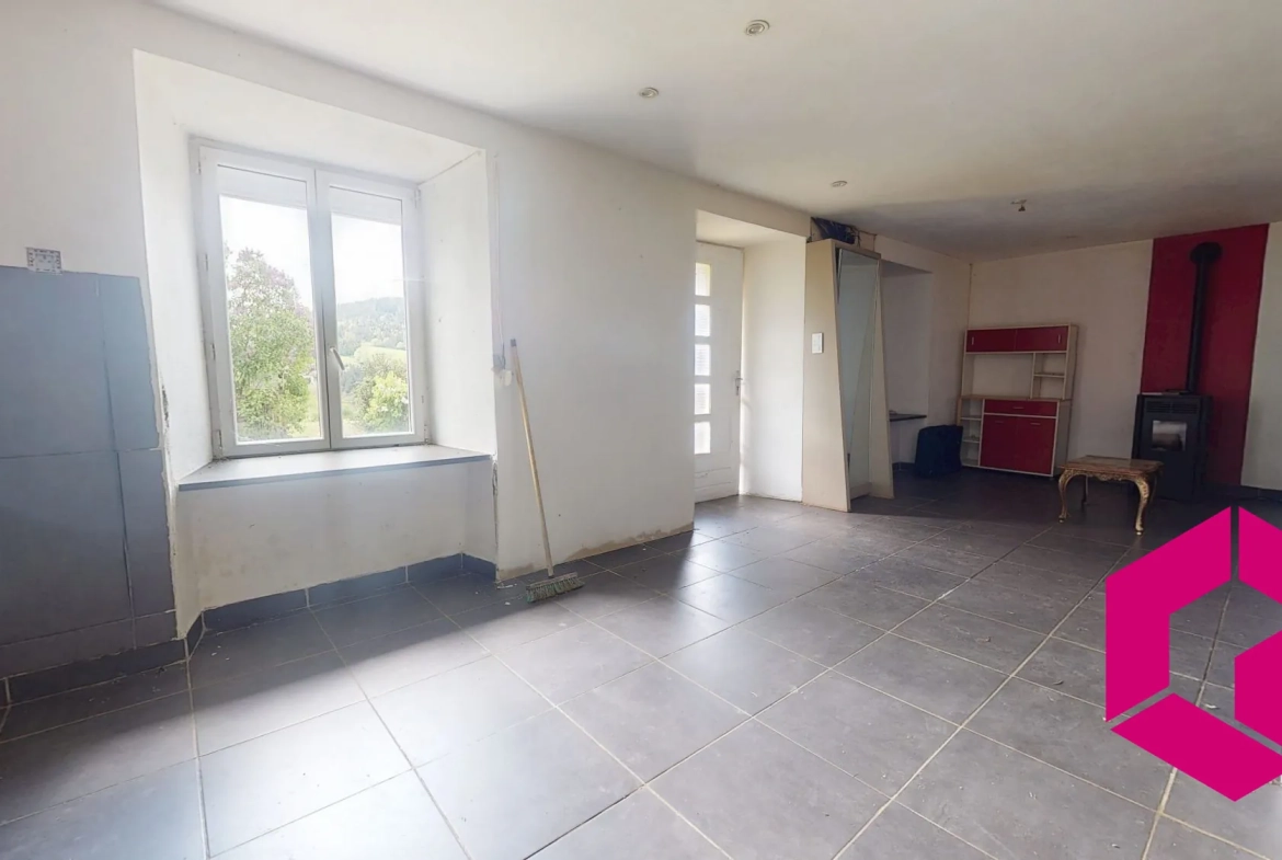 Maison en pierre à Bessamorel avec dépendances et terrain de 952 m² à vendre 