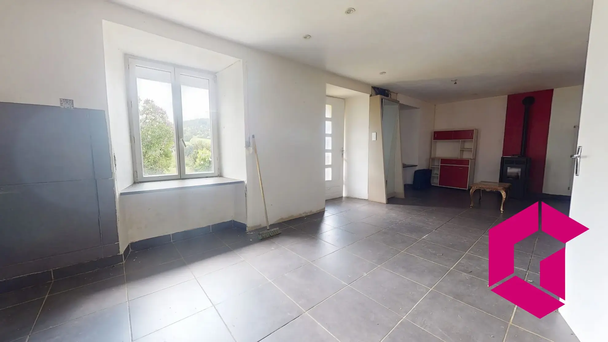Maison en pierre à Bessamorel avec dépendances et terrain de 952 m² à vendre 