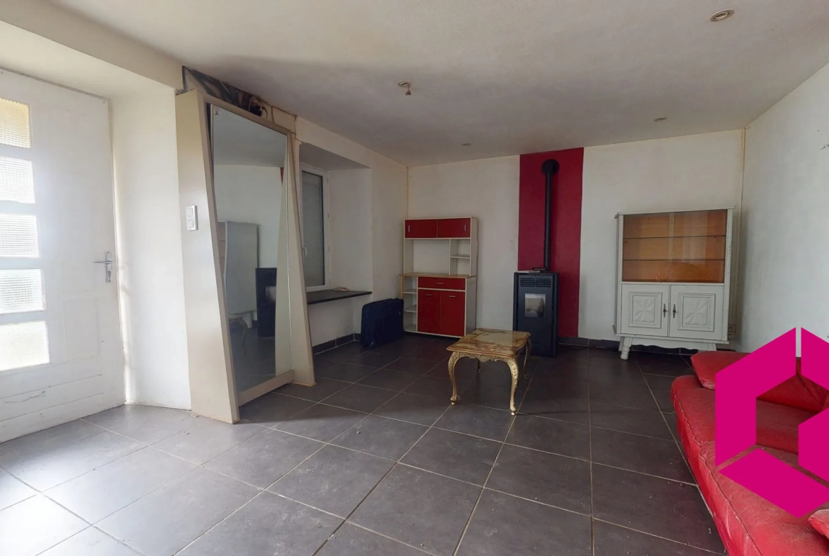 Maison en pierre à Bessamorel avec dépendances et terrain de 952 m² à vendre 