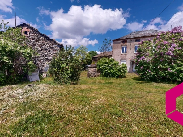 Maison en pierre à Bessamorel avec dépendances et terrain de 952 m² à vendre