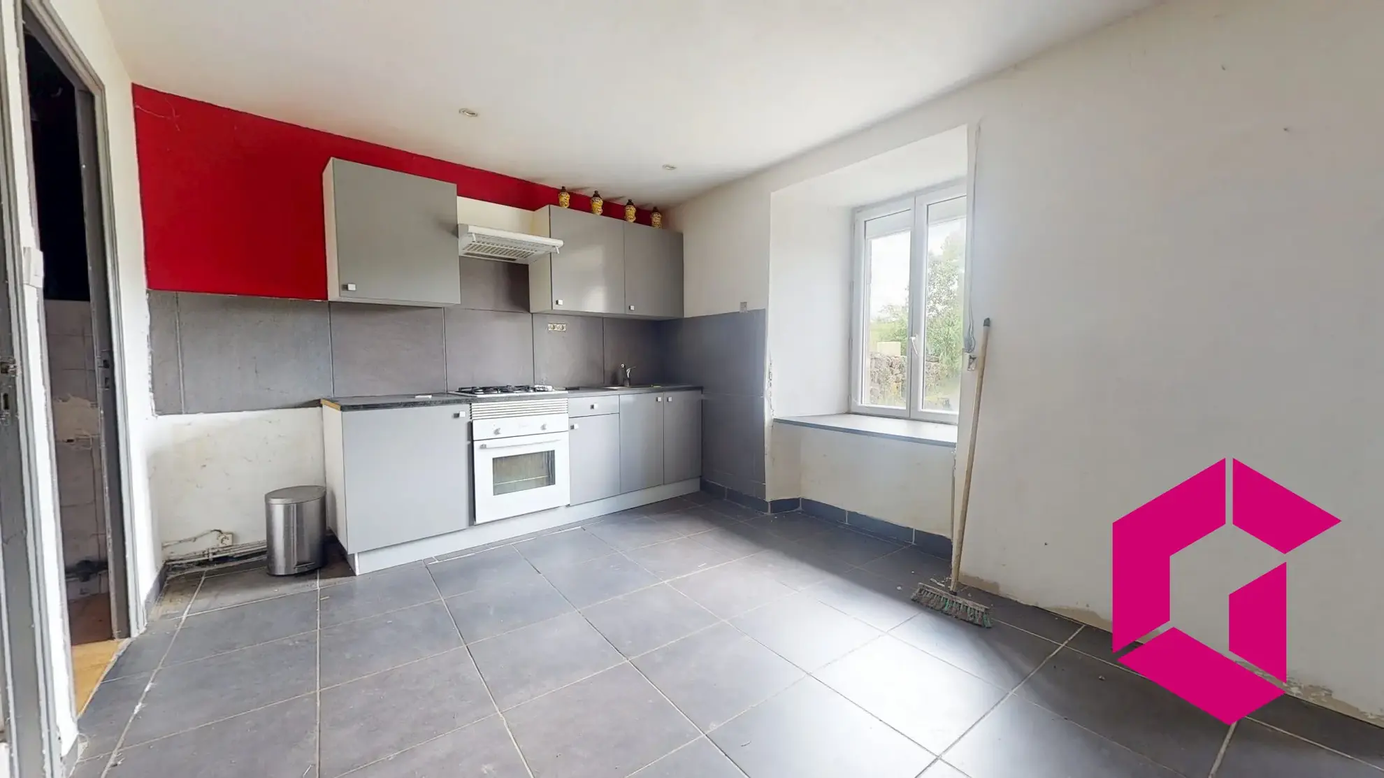 Maison en pierre à Bessamorel avec dépendances et terrain de 952 m² à vendre 