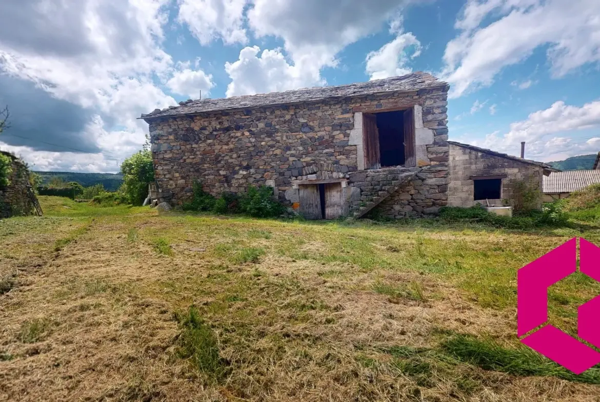 Maison en pierre à Bessamorel avec dépendances et terrain de 952 m² à vendre 