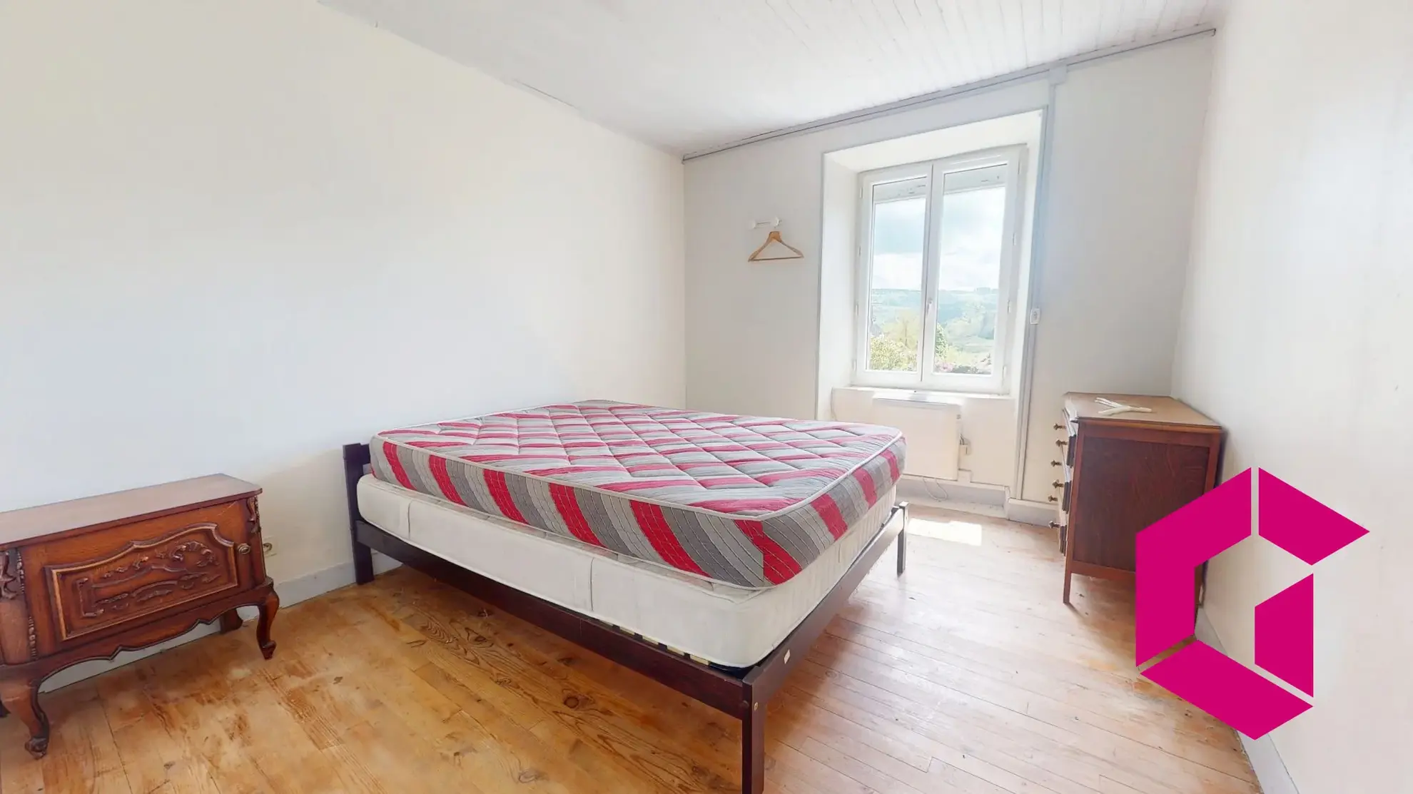 Maison en pierre à Bessamorel avec dépendances et terrain de 952 m² à vendre 