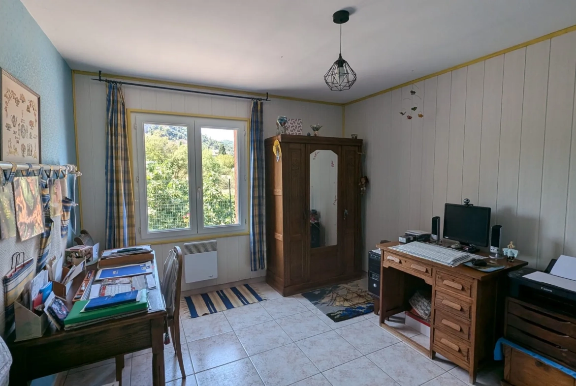 Villa en viager à Gonfaron : jardin, dépendances, en location occupée 